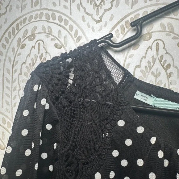 Maurices Womens Black White Polka Dot Lace Shoulder Keyhole Blouse Shirt Medium - Picture 8 of 10